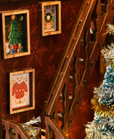 Seitliche Ansicht des Book Nook - Christmas Shop mit gut sichtbaren Elementen