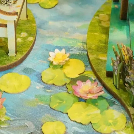 Book Nook - Giverny Garden Gesamtansicht mit detaillierter Szenerie