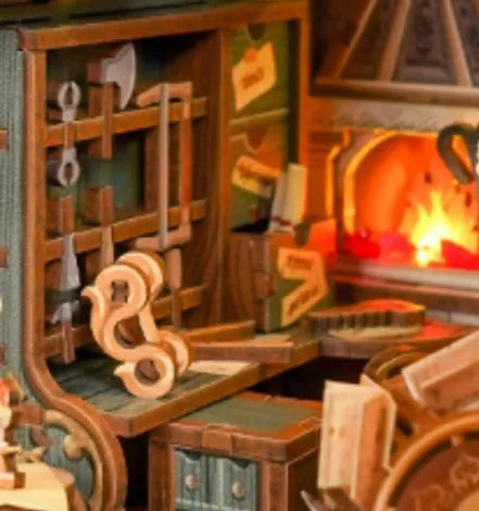 Seitliche Ansicht des Book Nook - Leonardo Da Vinci mit gut sichtbaren Elementen