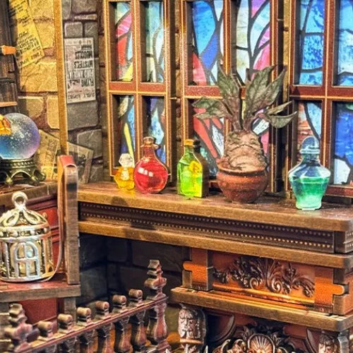 Detailansicht eines dekorativen Elements im Book Nook - Magic Studio mit feinen Details