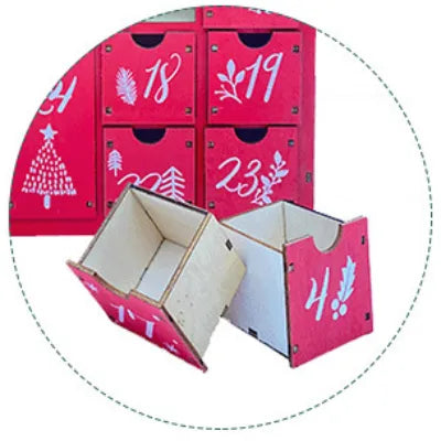 Detailansicht eines dekorativen Elements im Red Adventskalender 2025 mit feinen Details