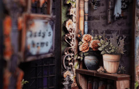 Detailansicht eines dekorativen Elements im Book Nook - Judy's Magical World mit feinen Details