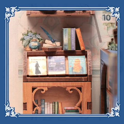 Detailansicht eines dekorativen Elements im Book Nook - Literature Bookstore mit feinen Details