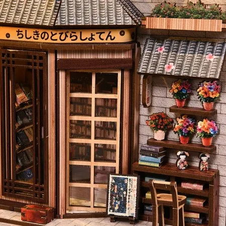 Detailansicht eines dekorativen Elements im Book Nook - The Alley Waiting for the Cat mit feinen Details