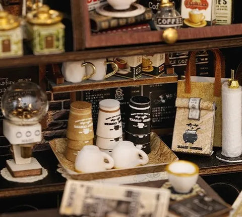 Detailansicht eines dekorativen Elements im Miniatur Haus - Vintage Coffee Shop mit feinen Details