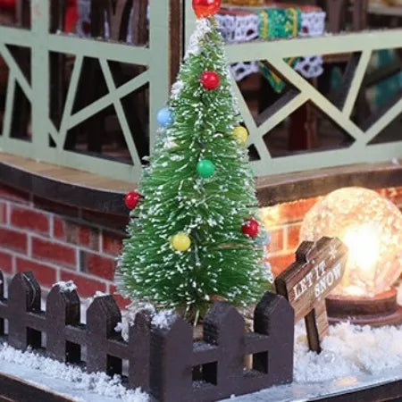 Detailansicht eines dekorativen Elements im Miniature Haus - Warm Christmas Lodge mit feinen Details