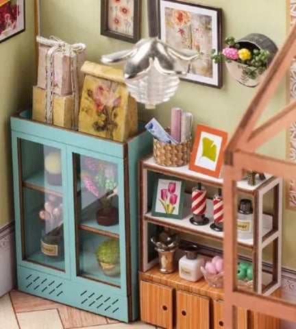 Detailansicht eines dekorativen Elements im Miniature House - Jenny Greenhouse mit feinen Details