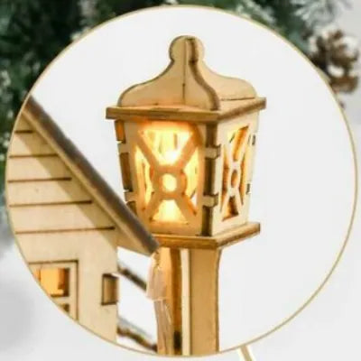 Detailansicht eines dekorativen Elements im Weihnachtsdorf Adventskalender mit feinen Details