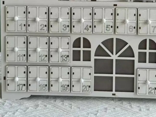 Detailansicht eines dekorativen Elements im Weißer Adventskalender 2025 mit feinen Details