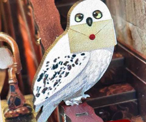 Book Nook - Harry Potter dekorativ auf einem Schreibtisch platziert