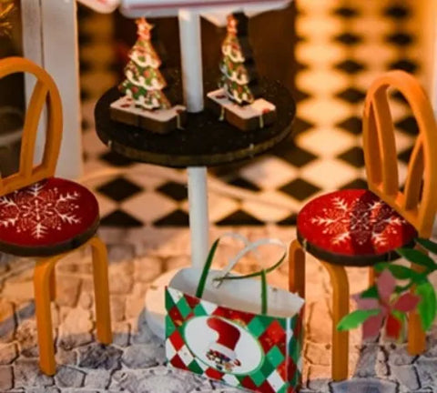 Seitliche Ansicht des Book Nook - Sweets&Treats mit gut sichtbaren Elementen
