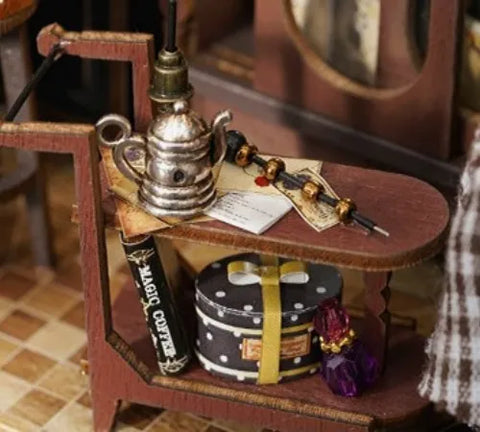 Miniatur Haus - Vintage Coffee Shop Gesamtansicht mit detaillierter Szenerie