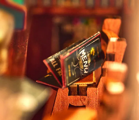 Nahaufnahme des Miniature Haus - The Last Drop mit reichhaltigen Details