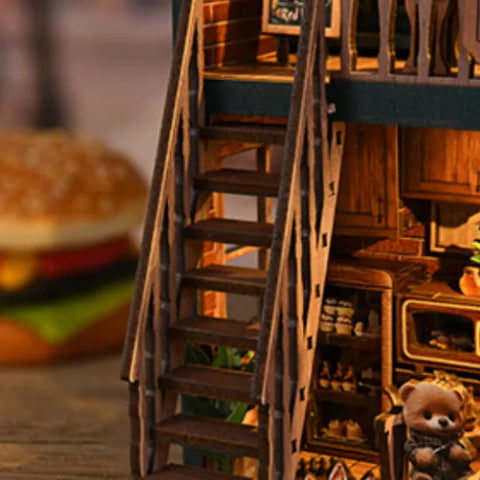 Seitliche Ansicht des Miniature House - Bear Restaurant mit gut sichtbaren Elementen