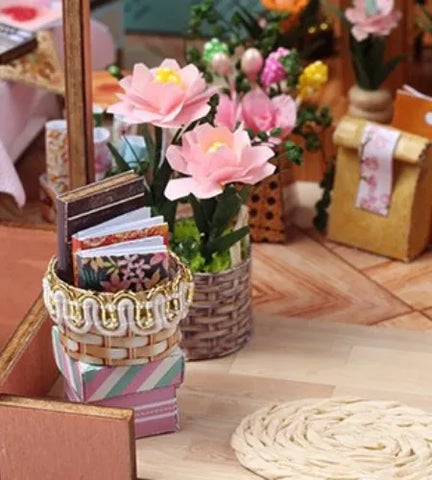 Miniature House - Jenny Greenhouse mit Staubschutz und langlebigem Design