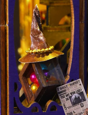 Nahaufnahme des Miniature House - Magic Energy Station mit reichhaltigen Details