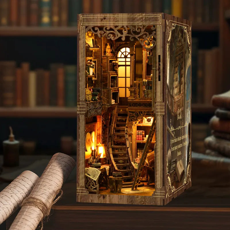 Book Nook - Ancient Book Collection Room Gesamtansicht mit detaillierter Szenerie