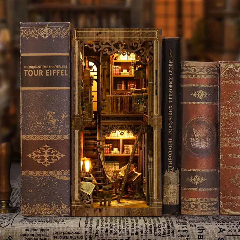 Book Nook - Ancient Book Collection Room Vorderansicht mit detaillierter Architektur