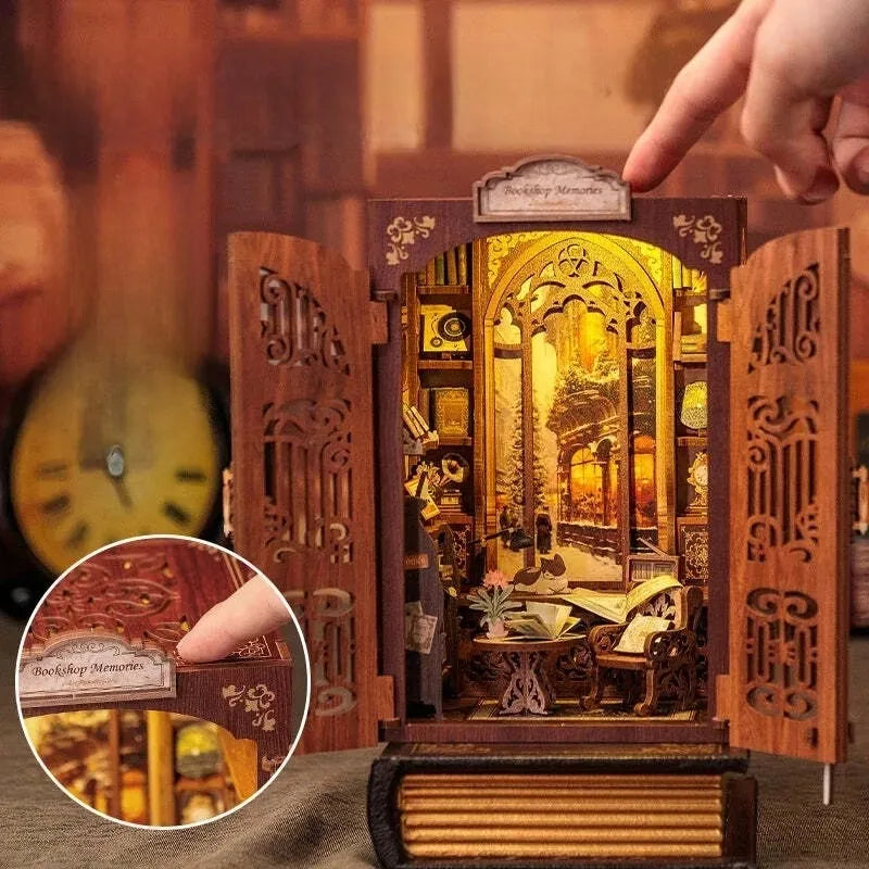 Accensione touch del Book Nook tramite l’insegna superiore