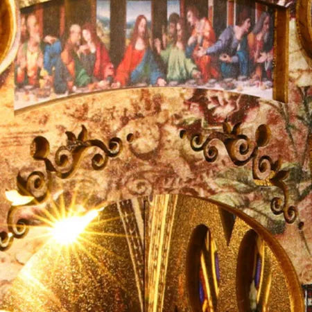 Book Nook - Covenant Church dekorativ auf einem Schreibtisch platziert