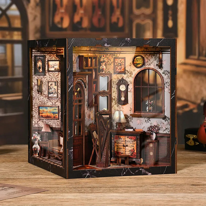 Detailansicht eines dekorativen Elements im Book Nook - European Melody Box mit feinen Details