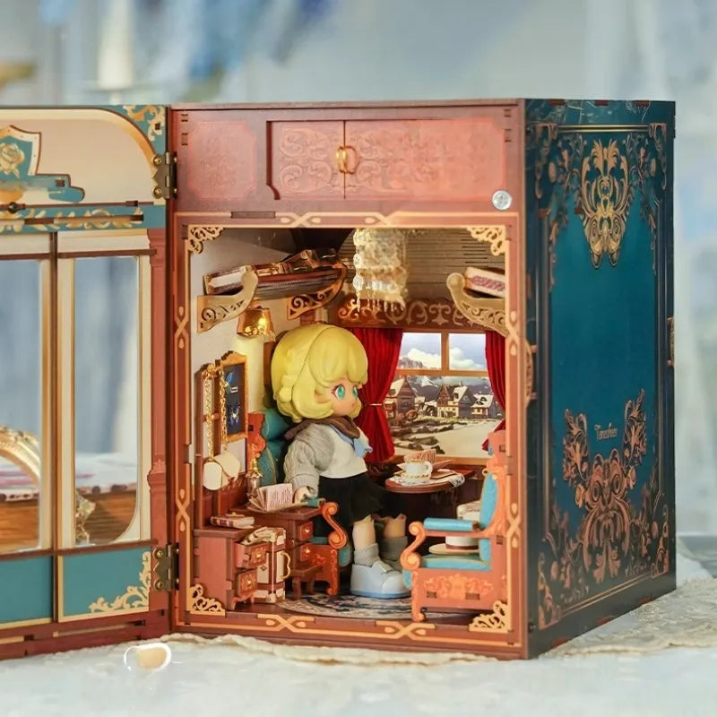 Detailansicht eines dekorativen Elements im Book Nook - European Travels mit feinen Details