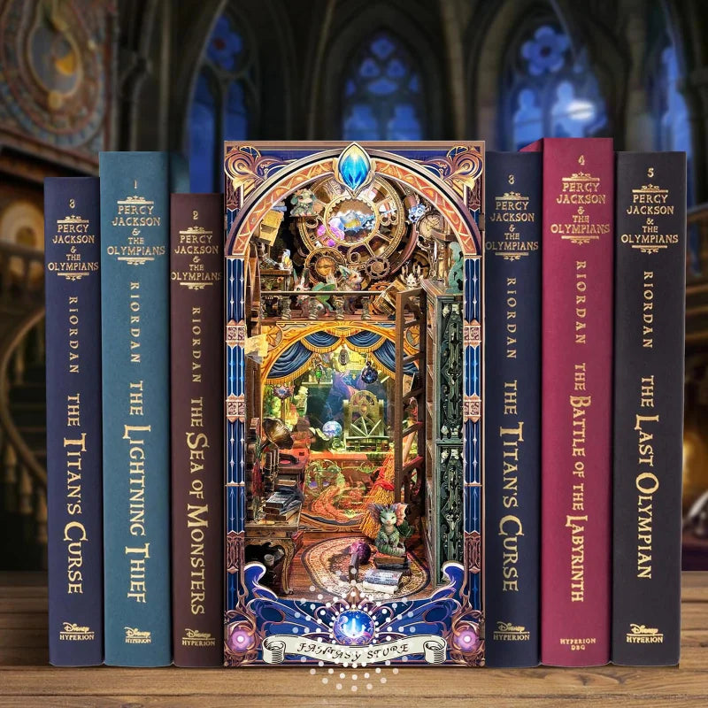 Book Nook - Fantasy Store Gesamtansicht mit detaillierter Szenerie