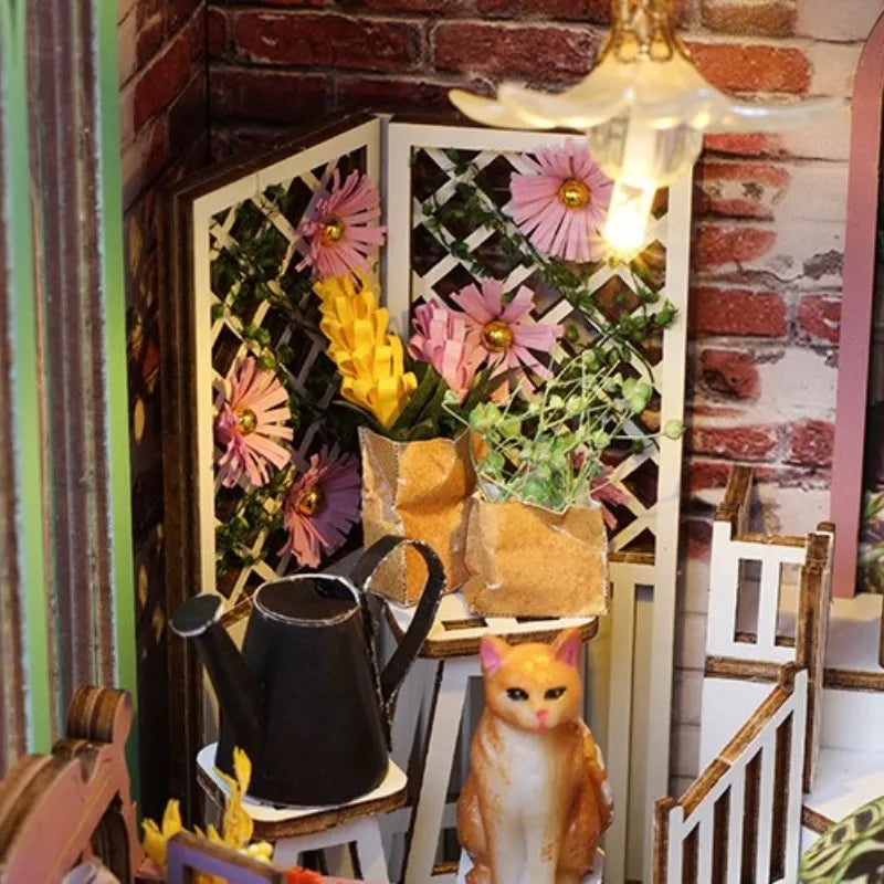 Detailansicht eines dekorativen Elements im Book Nook - Flower House mit feinen Details