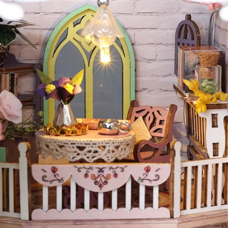 Detailansicht eines dekorativen Elements im Book Nook - Flower House mit feinen Details