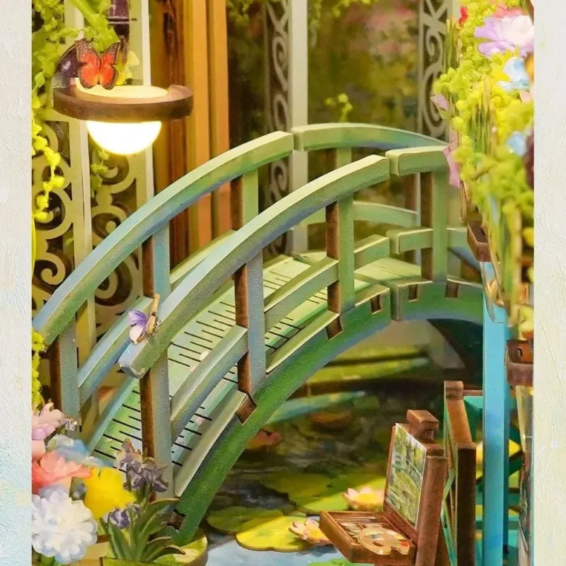 Nahaufnahme des Book Nook - Giverny Garden mit reichhaltigen Details