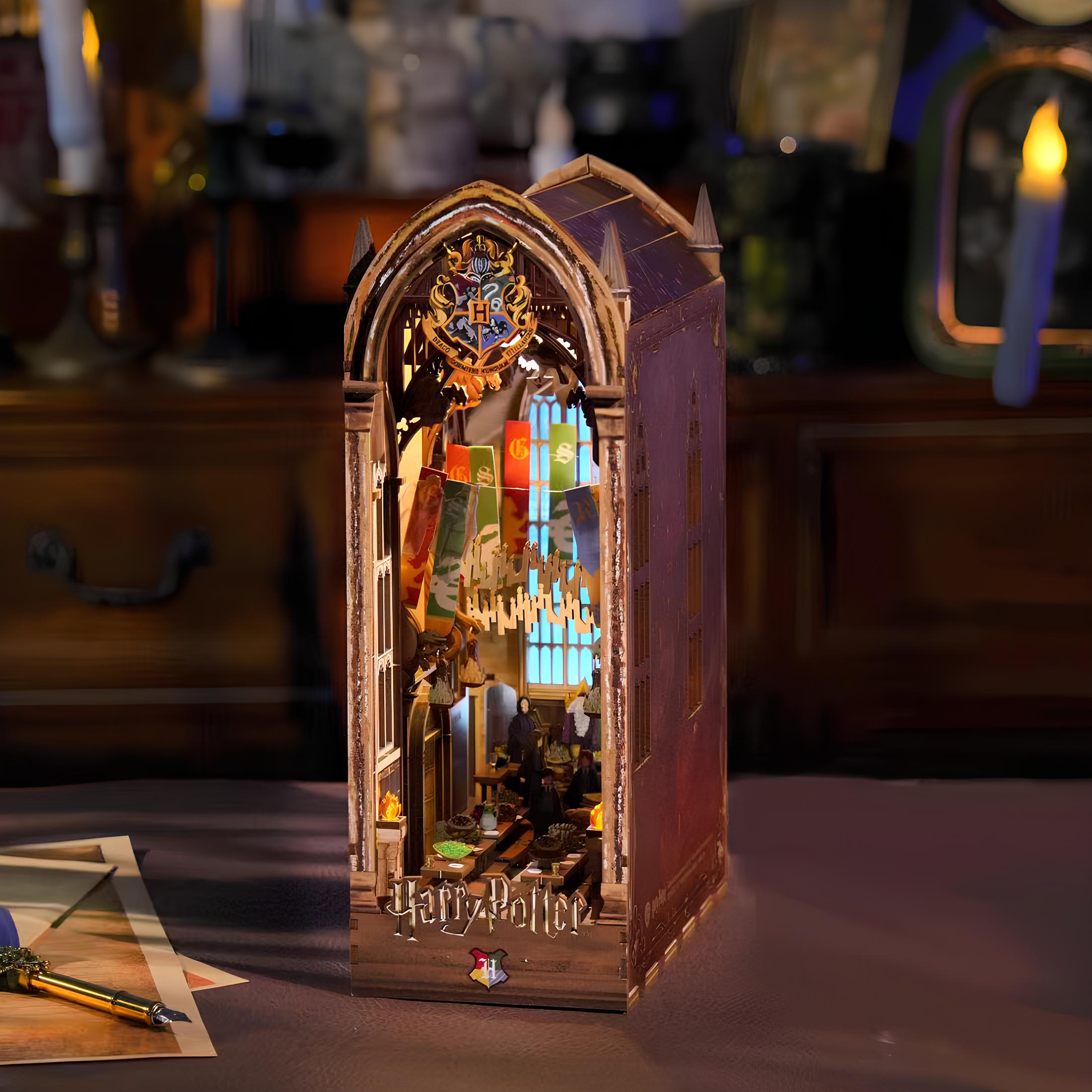 Book Nook - Harry Potter Magic Auditorium Gesamtansicht mit detaillierter Szenerie