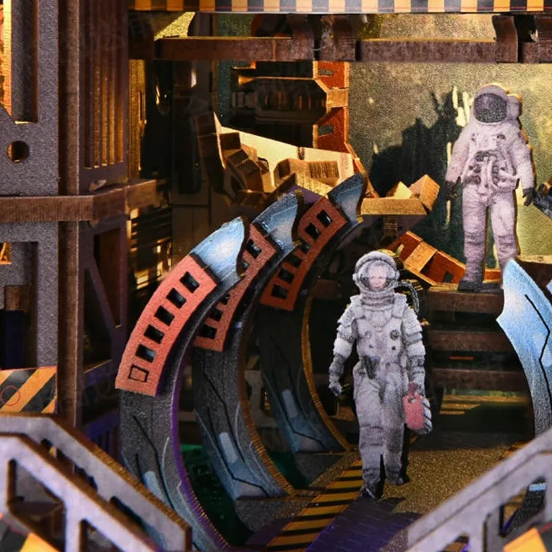 Detailansicht eines dekorativen Elements im Book Nook - Interstellar Home mit feinen Details