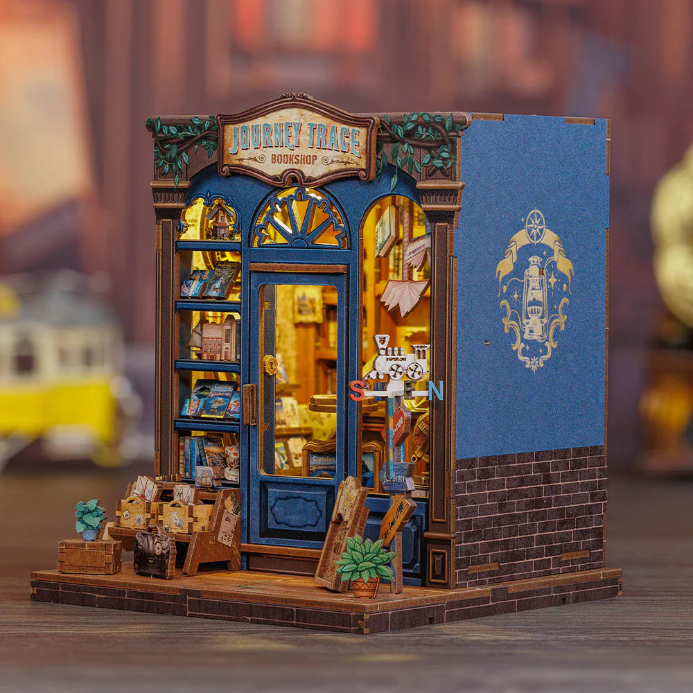 Seitliche Ansicht des Book Nook Kit | Journey Trace Bookshop mit gut sichtbaren Elementen
