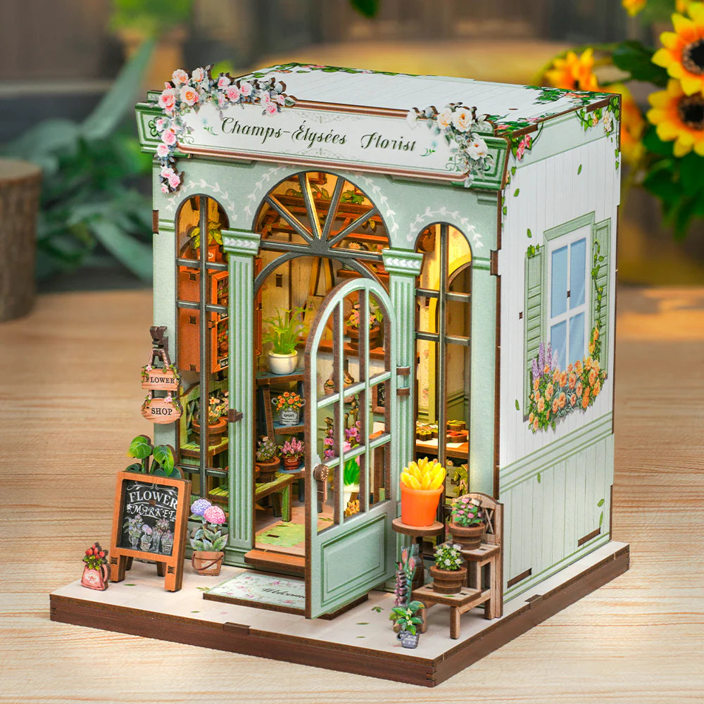 Seitliche Ansicht des Book Nook Kit | Champs-Élysées Florist mit gut sichtbaren Elementen