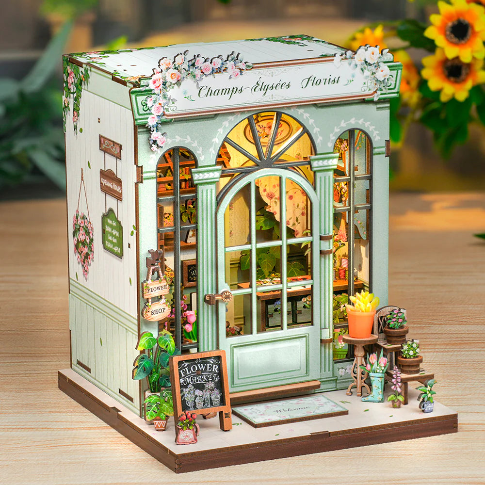 Seitliche Ansicht des Book Nook Kit | Champs-Élysées Florist mit gut sichtbaren Elementen
