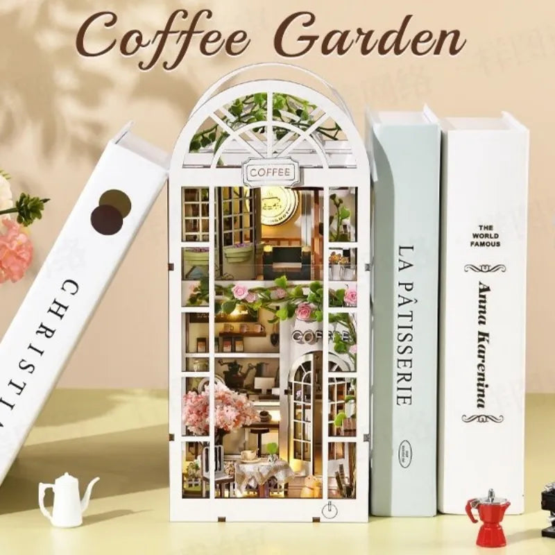 Book Nook Kit - Coffee Garden Gesamtansicht mit detaillierter Szenerie