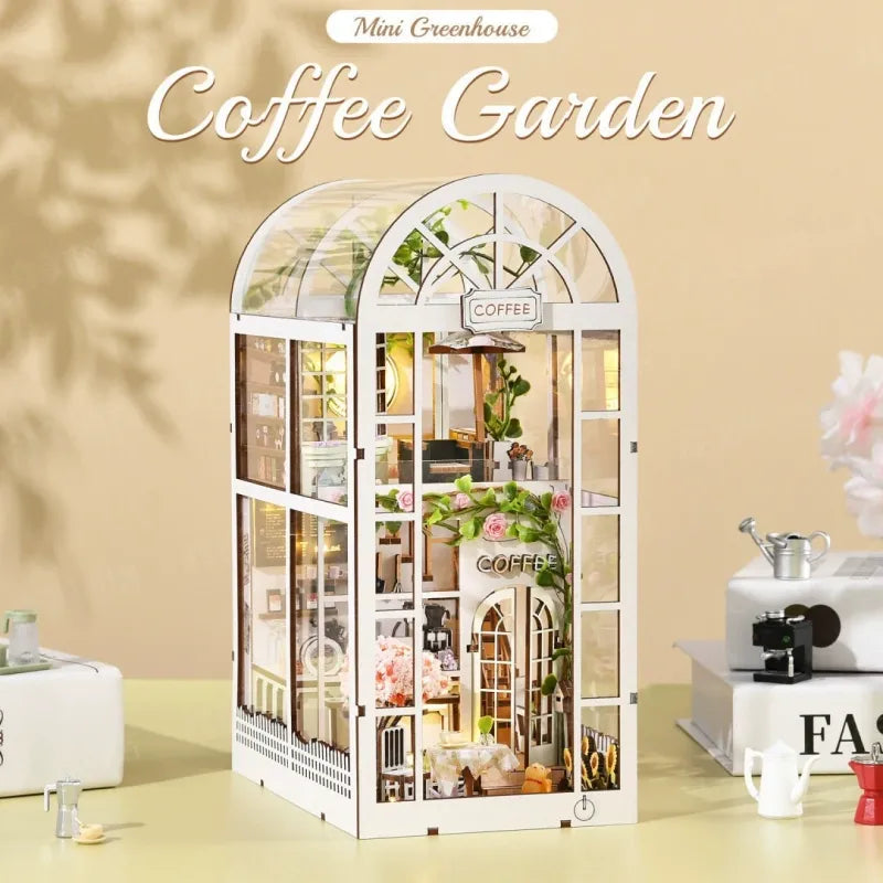 Seitliche Ansicht des Book Nook Kit - Coffee Garden mit gut sichtbaren Elementen
