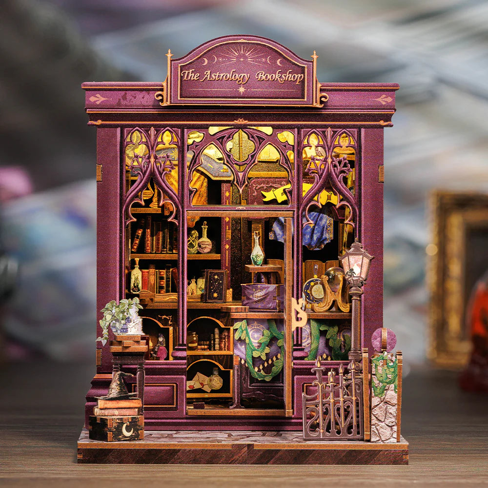Book Nook Kit | The Astrology Bookshop Gesamtansicht mit detaillierter Szenerie