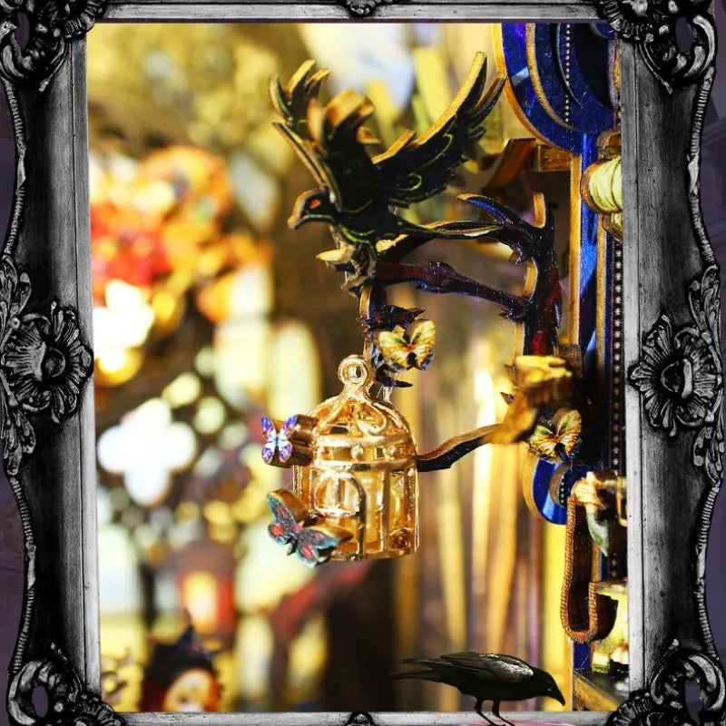 Detailansicht eines dekorativen Elements im Book Nook - Law Of The Night mit feinen Details