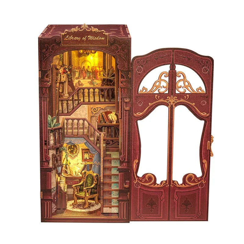 Book Nook - Library of Wisdom Gesamtansicht mit präzise geschnittenen Holzteilen und hochwertiger Verarbeitung