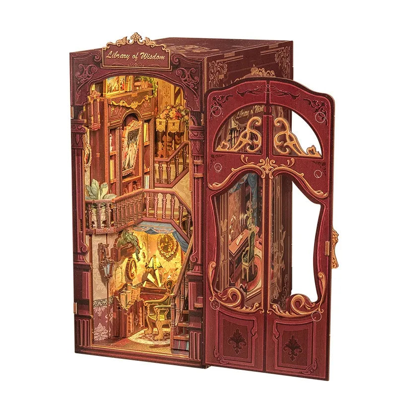 Book Nook - Library of Wisdom Gesamtansicht mit präzise geschnittenen Holzteilen und hochwertiger Verarbeitung