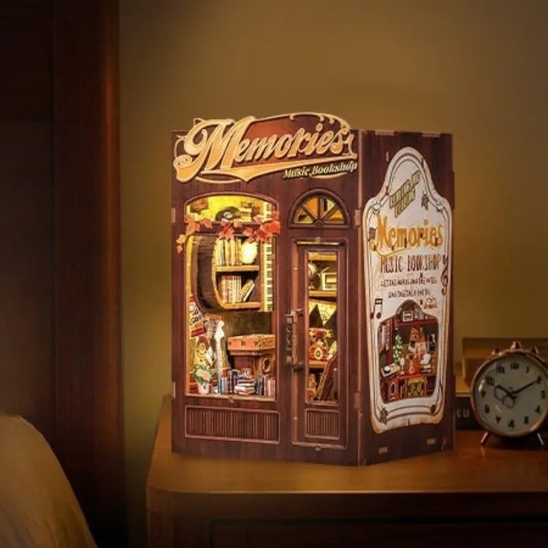 Seitliche Ansicht des Book Nook - Memories Music Bookshop mit gut sichtbaren Elementen