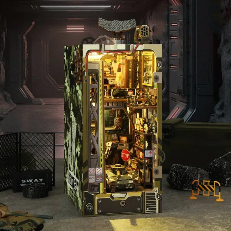 Book Nook - Military Base Gesamtansicht mit detaillierter Szenerie