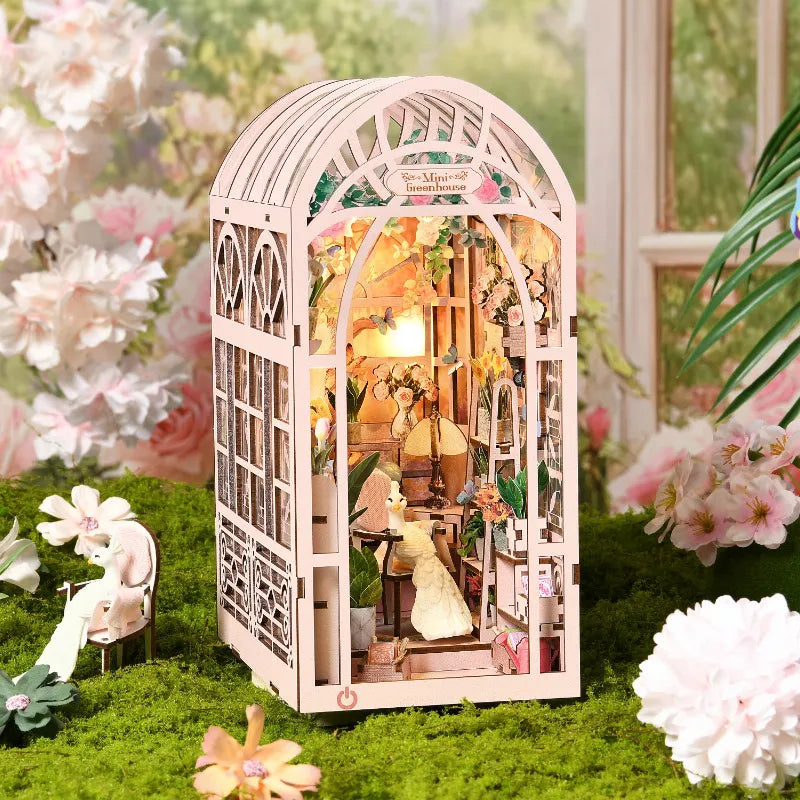 Seitliche Ansicht des Book Nook - Mini Greenhouse Flower Room mit gut sichtbaren Elementen