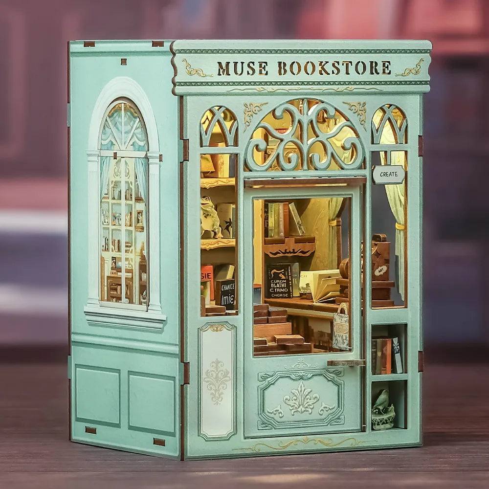 Seitliche Ansicht des Book Nook - Muse Bookstore mit gut sichtbaren Elementen