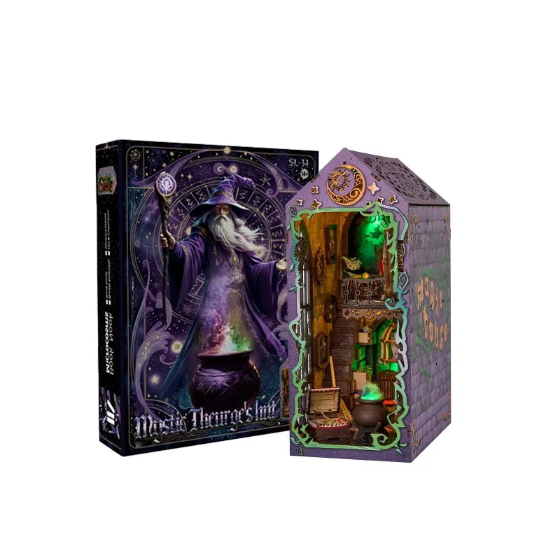 Book Nook - Mystic Theurge's Hut Gesamtansicht mit präzise geschnittenen Holzteilen und hochwertiger Verarbeitung