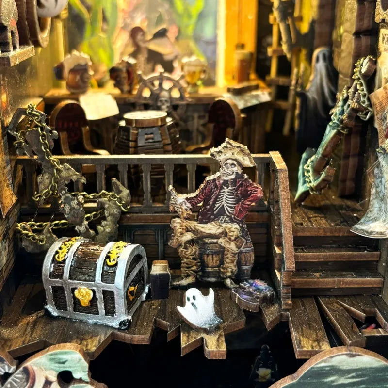 Detailansicht eines dekorativen Elements im Book Nook - New World Ghost Ship mit feinen Details