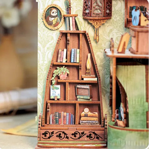 Innenansicht des Book Nook - Panda Bookshop mit detaillierten Dekorationselementen