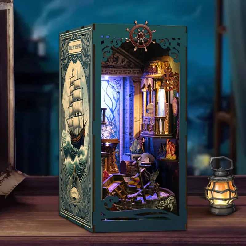 Book Nook - Riddle on the Seabed Gesamtansicht mit detaillierter Szenerie