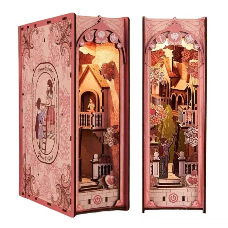 Book Nook - Romeo and Juliet Gesamtansicht mit präzise geschnittenen Holzteilen und hochwertiger Verarbeitung